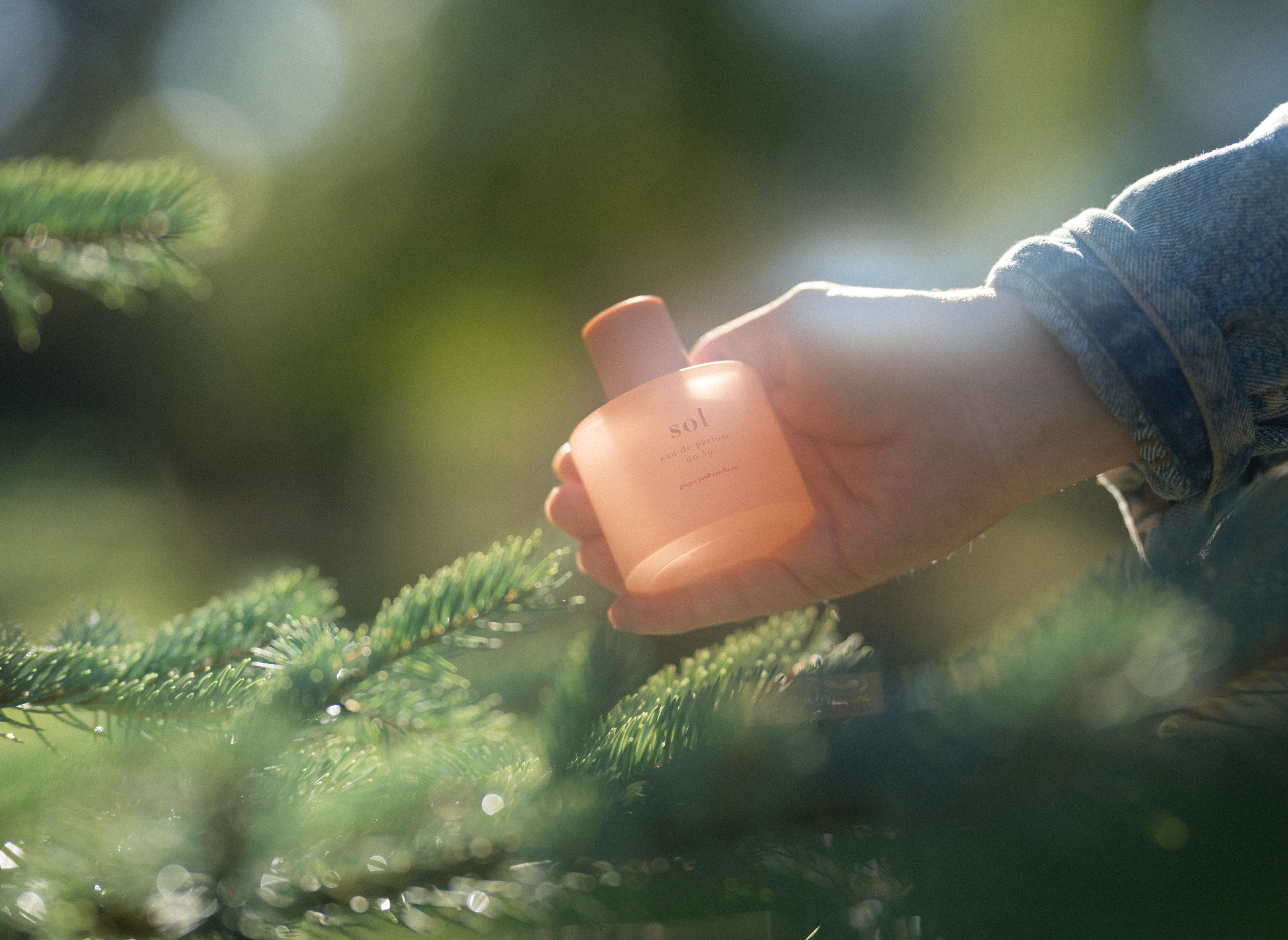 No. 39 Sol eau de parfum sprejas i skogen