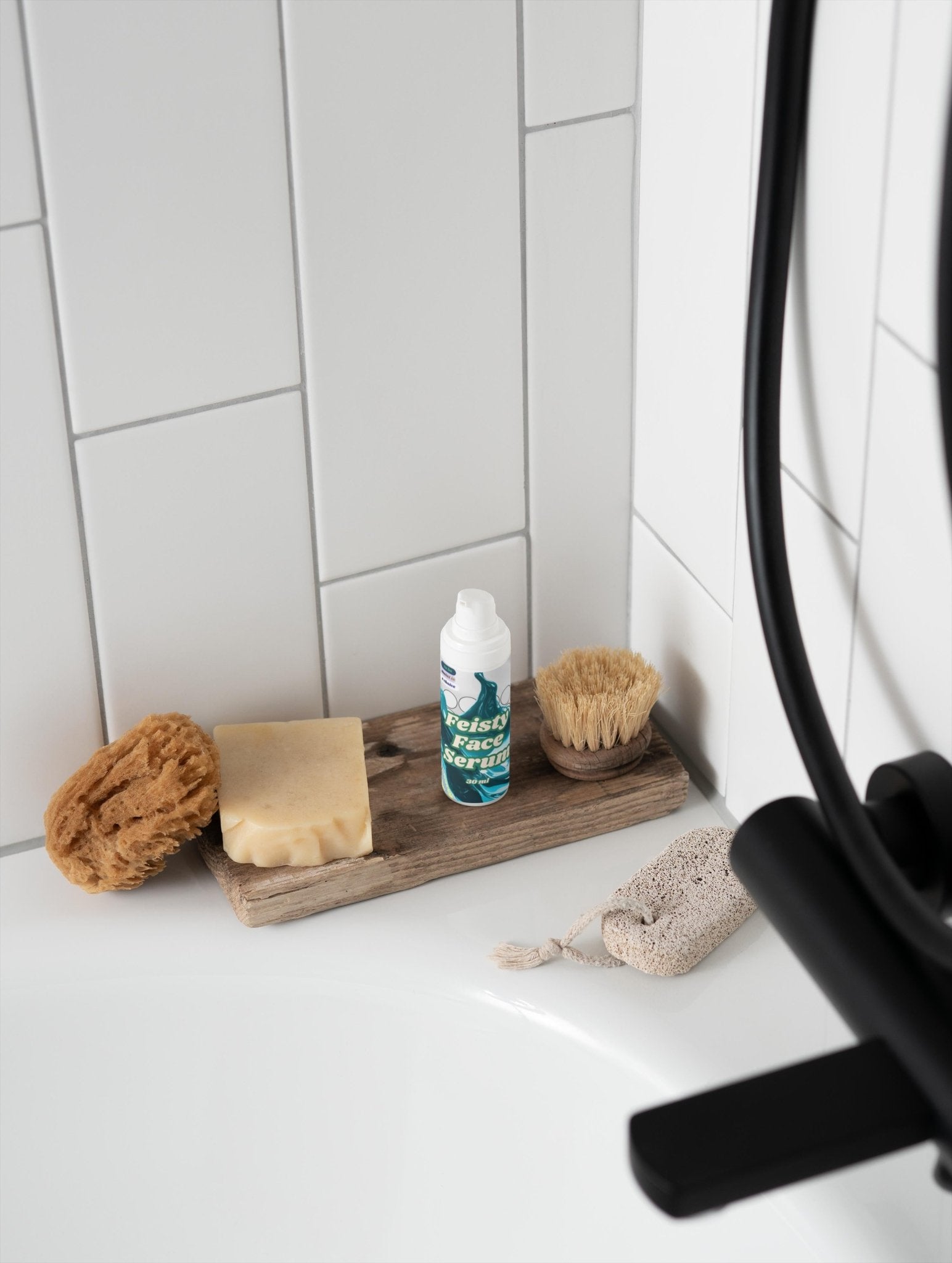 Feisty Face Serum – Silkeslent fuktserum med hjortron & hyaluronsyra | FABLAB - FABLAB AB